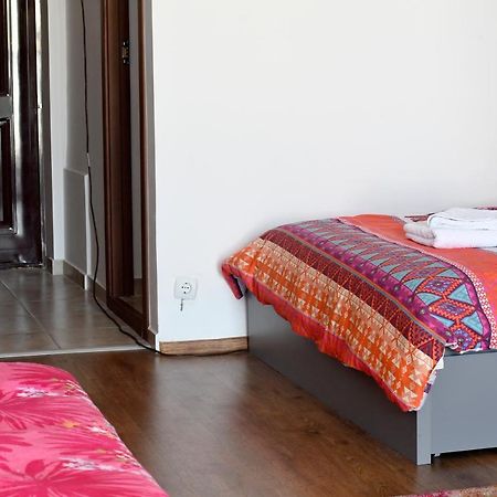 Lovely 1 Bedroom Apartment With Free Street Parking Bucarest Extérieur photo