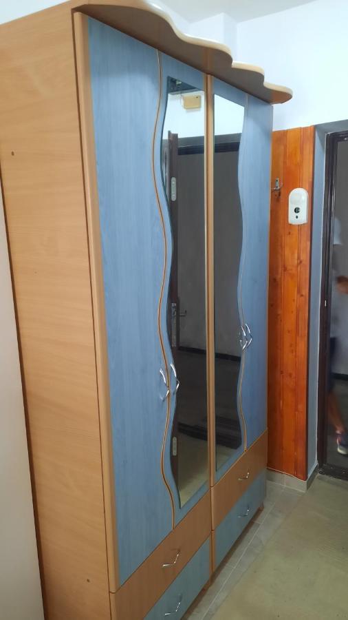 Lovely 1 Bedroom Apartment With Free Street Parking Bucarest Extérieur photo