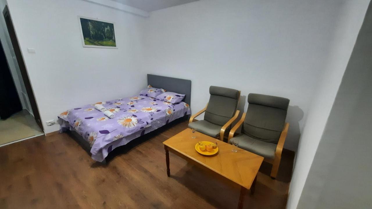 Lovely 1 Bedroom Apartment With Free Street Parking Bucarest Extérieur photo