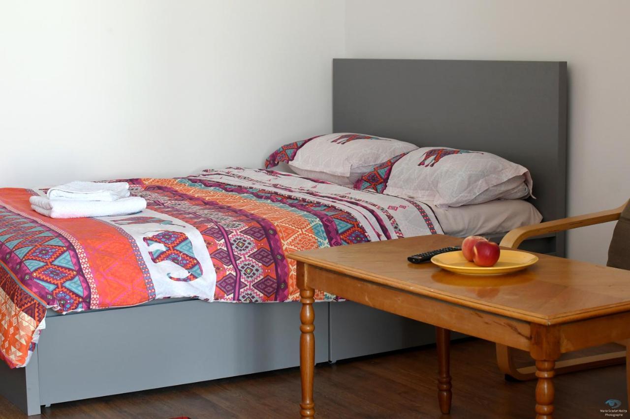 Lovely 1 Bedroom Apartment With Free Street Parking Bucarest Extérieur photo